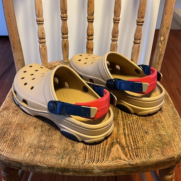 Rare, discontinued color Crocs Classic All-Terrain Clog 'Tan' 206340-2UG -Size 9 - Picture 5 of 7